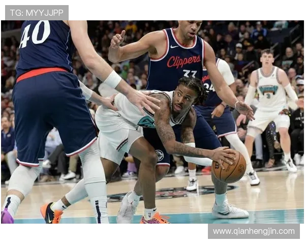 莫兰特突破分球主导进攻，改变灰熊战术结构